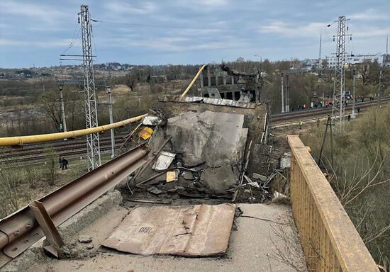 Путепровод обрушился в Смоленской области 