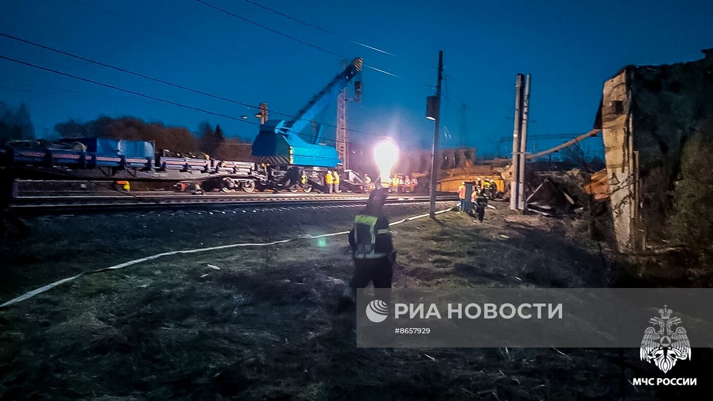 Путепровод обрушился в Смоленской области 