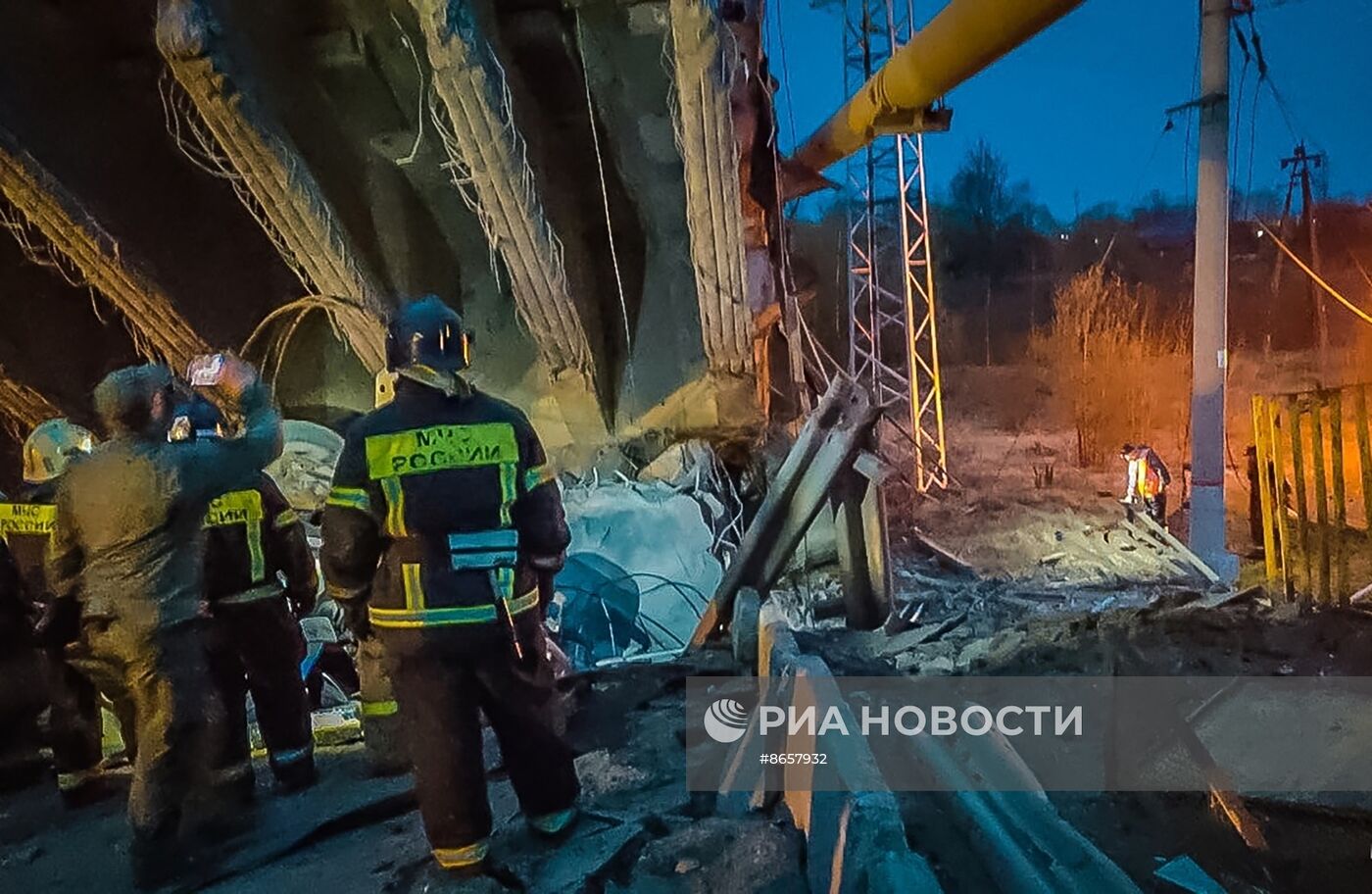 Путепровод обрушился в Смоленской области 