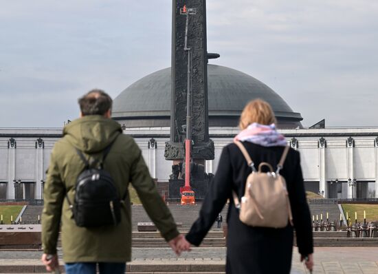 Промывка монумента Победы на Поклонной горе