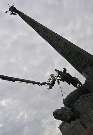 Промывка монумента Победы на Поклонной горе