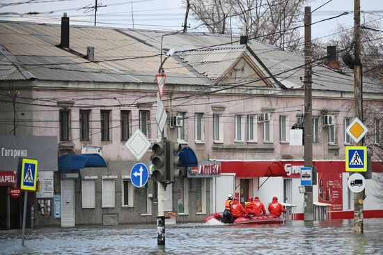 Последствия прорыва дамбы в Орске