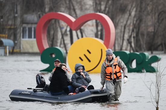 Последствия прорыва дамбы в Орске