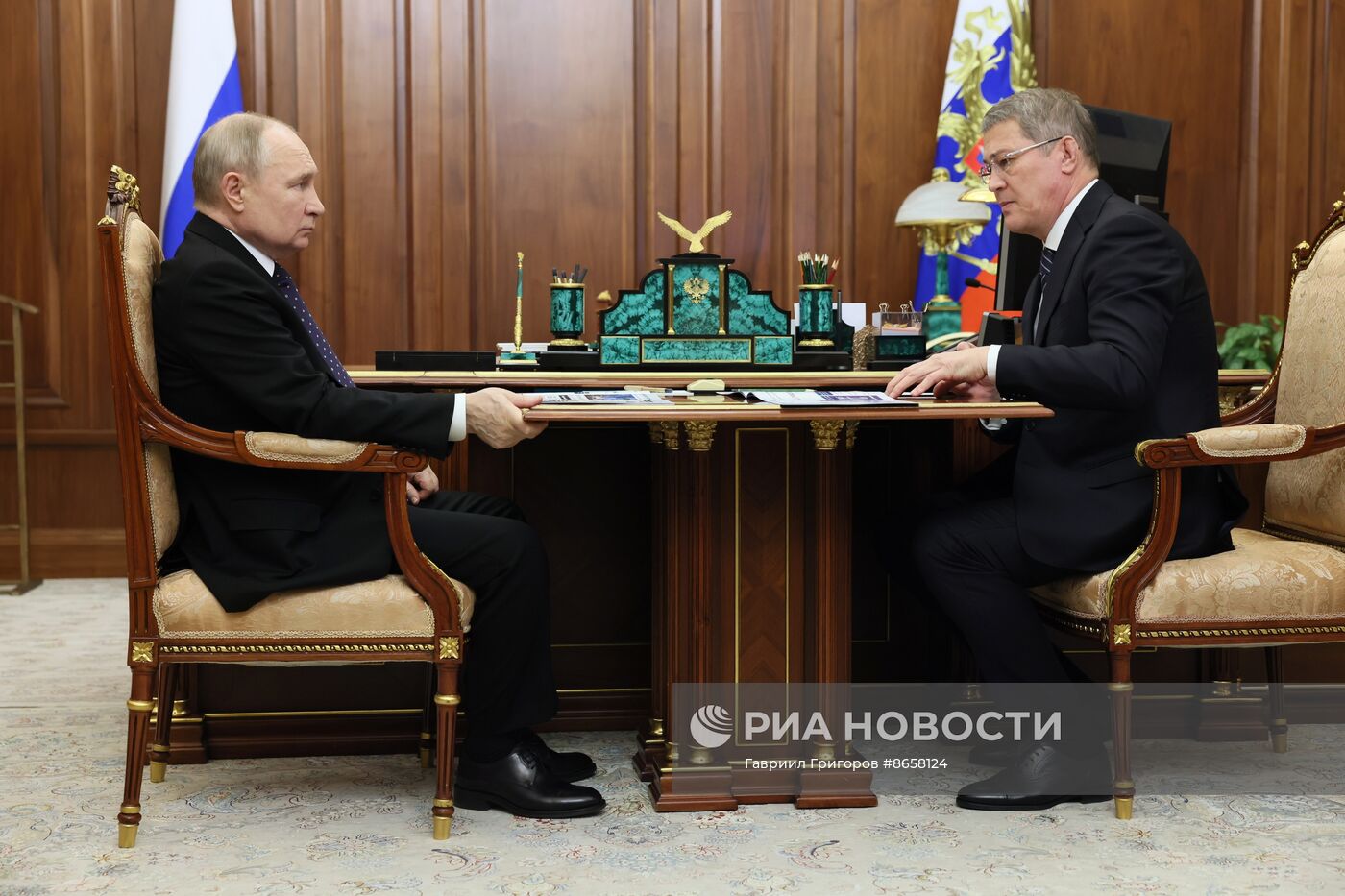 Президент Владимир Путин провел встречу с главой Башкирии Радием Хабировым