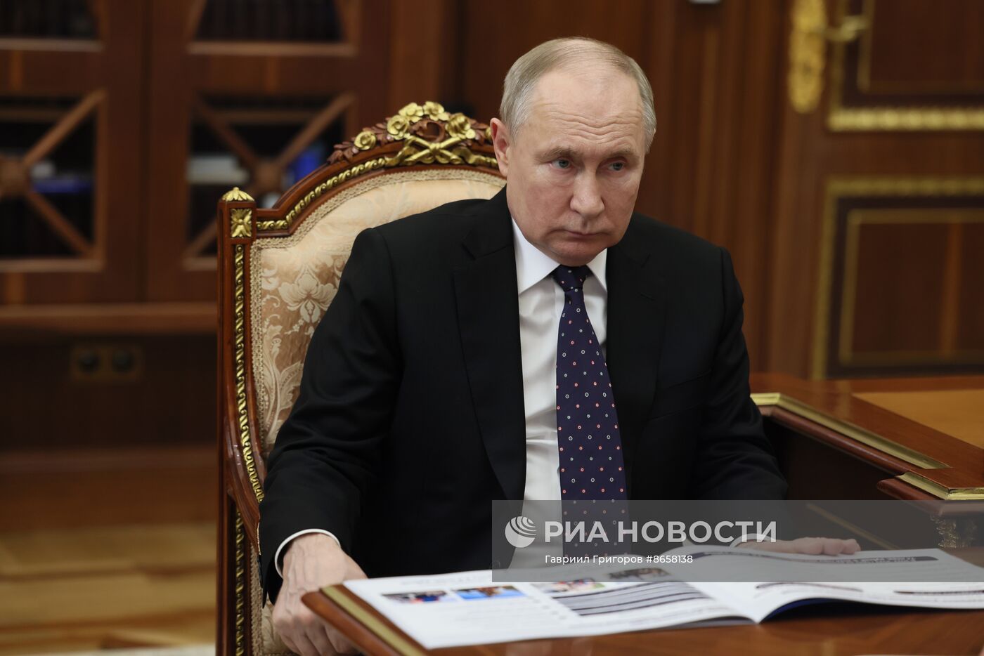 Президент Владимир Путин провел встречу с главой Башкирии Радием Хабировым