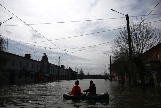 Последствия прорыва дамбы в Орске