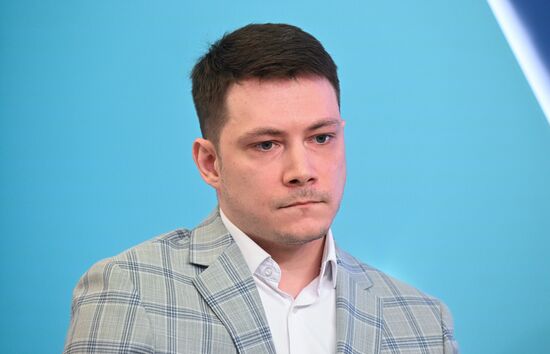 Выставка "Россия". Стратегическая сессия с лидерами общественного мнения и СМИ новых регионов РФ: безопасность, развитие и перспективы пользователей на платформе RUTUBE