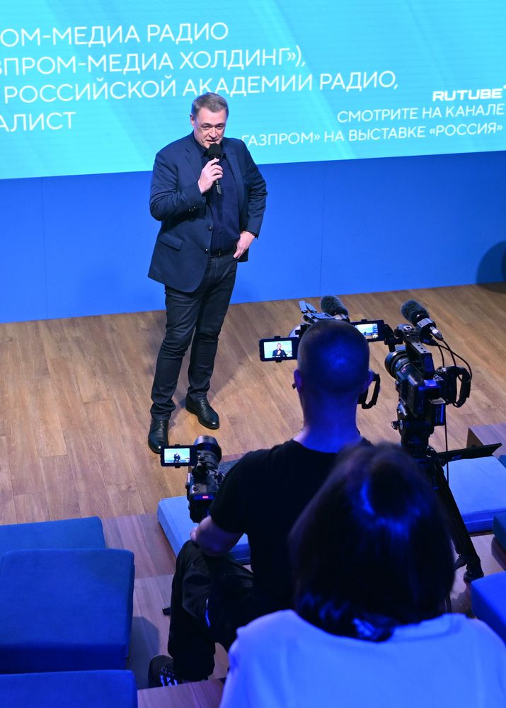 Выставка "Россия". Как стать звездой в профессии и быть счастливым? Лекция президента "Газпром-Медиа Радио"