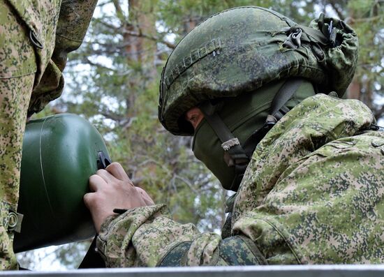 Стрельбы из тяжелых огнеметных систем ТОС-1 и ТОС-2 на полигоне Минобороны РФ