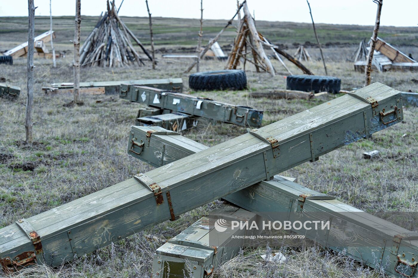 Стрельбы из тяжелых огнеметных систем ТОС-1 и ТОС-2 на полигоне Минобороны РФ