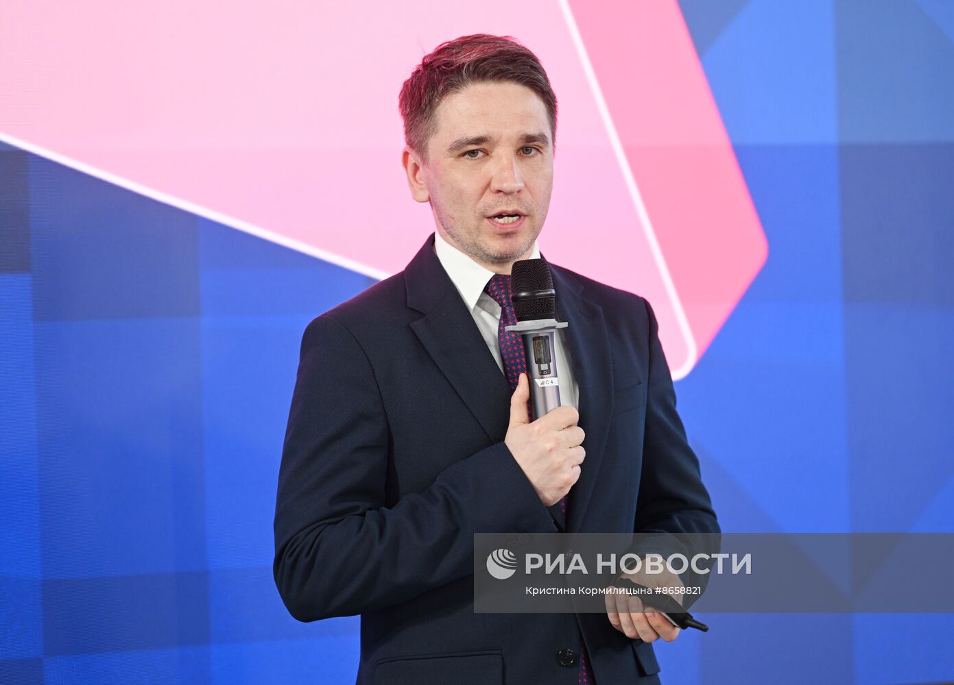 Выставка "Россия". Деловая сессия на тему "Как цифровизация изменила и продолжает менять экспортные процессы"