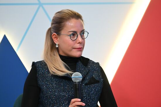 Выставка "Россия". Ток-шоу с Кристиной Потупчик