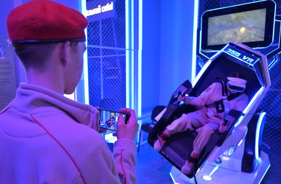 Выставка "Россия". Экскурсия со "Знанием" "Армия России - старт в успешное будущее"