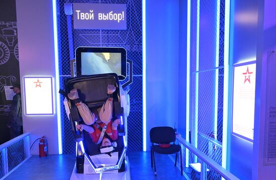 Выставка "Россия". Экскурсия со "Знанием" "Армия России - старт в успешное будущее"