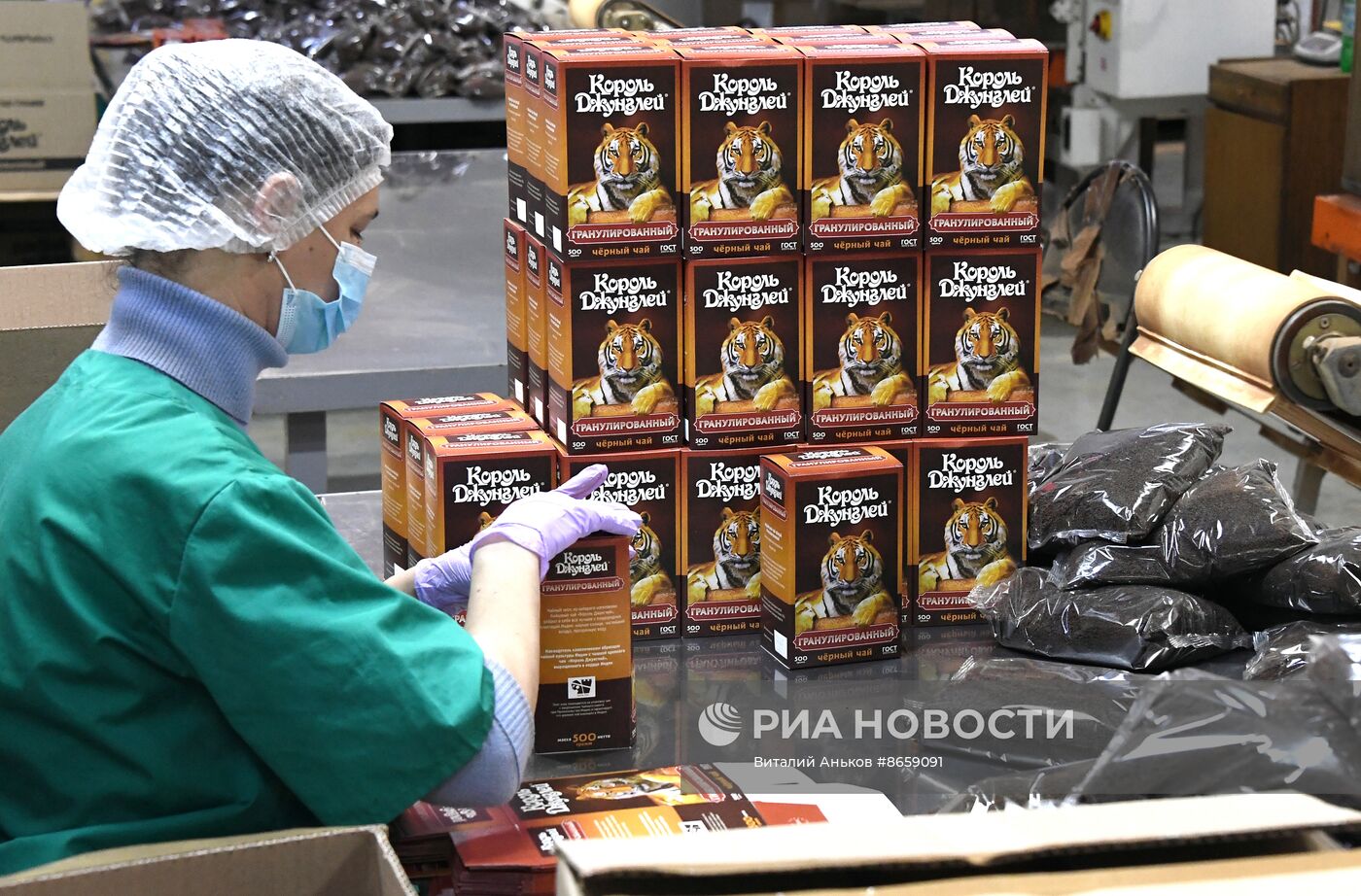 Работа индийской чаеразвесочной фабрики "Джей Ти" во Владивостоке 