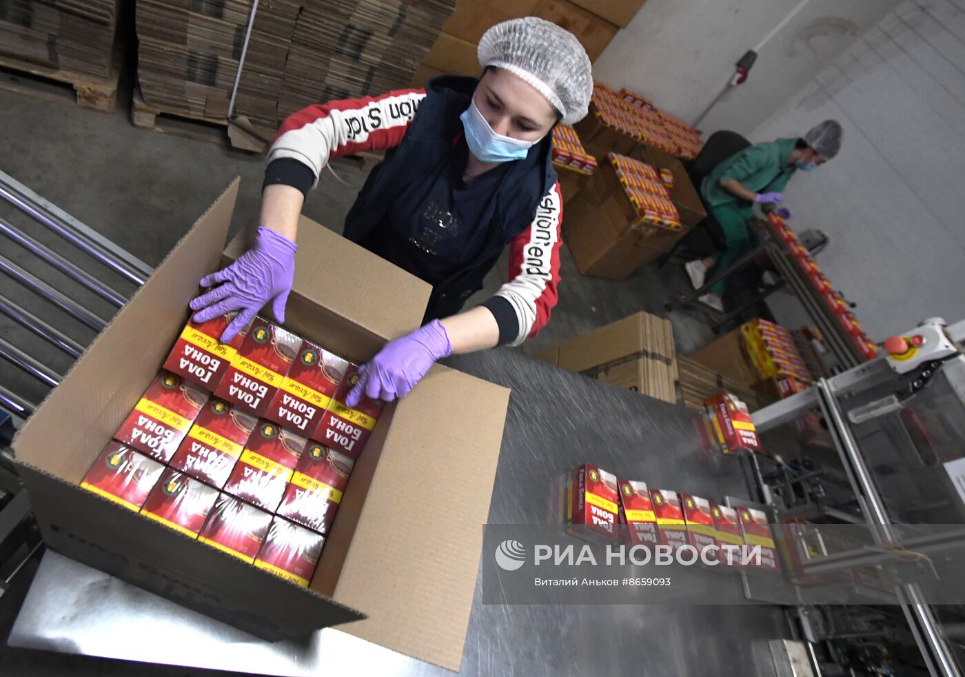 Работа индийской чаеразвесочной фабрики "Джей Ти" во Владивостоке 