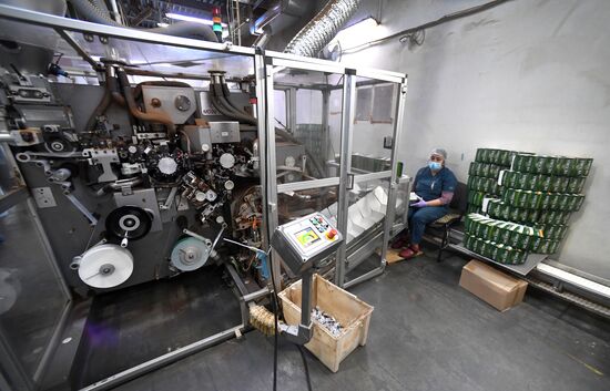 Работа индийской чаеразвесочной фабрики "Джей Ти" во Владивостоке 