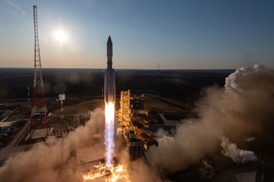 Первый запуск ракеты "Ангара-А5" с космодрома Восточный
