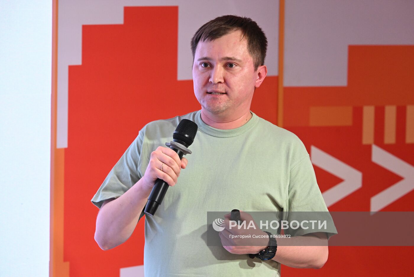 Выставка "Россия". Мастер-класс "Искусственный интеллект: помощь или угроза современного мира? Нейросети в медиа"