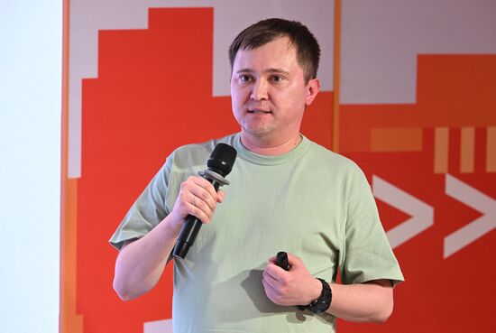 Выставка "Россия". Мастер-класс "Искусственный интеллект: помощь или угроза современного мира? Нейросети в медиа"