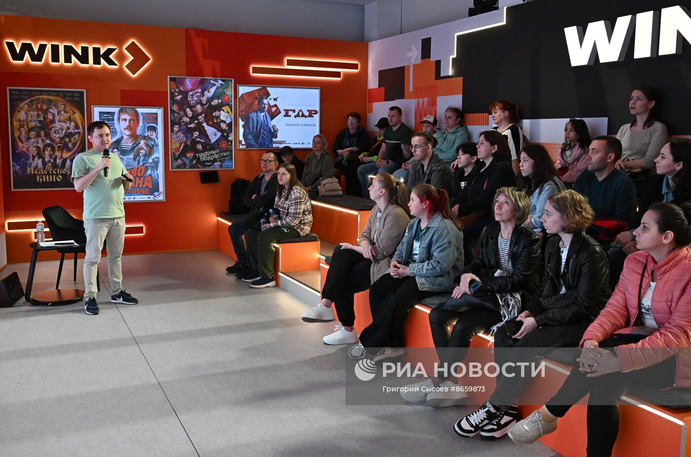 Выставка "Россия". Мастер-класс "Искусственный интеллект: помощь или угроза современного мира? Нейросети в медиа"