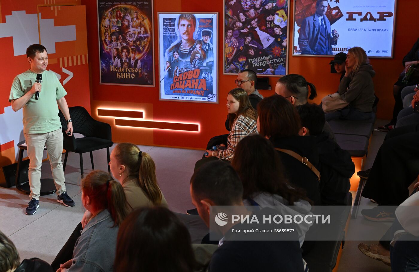 Выставка "Россия". Мастер-класс "Искусственный интеллект: помощь или угроза современного мира? Нейросети в медиа"