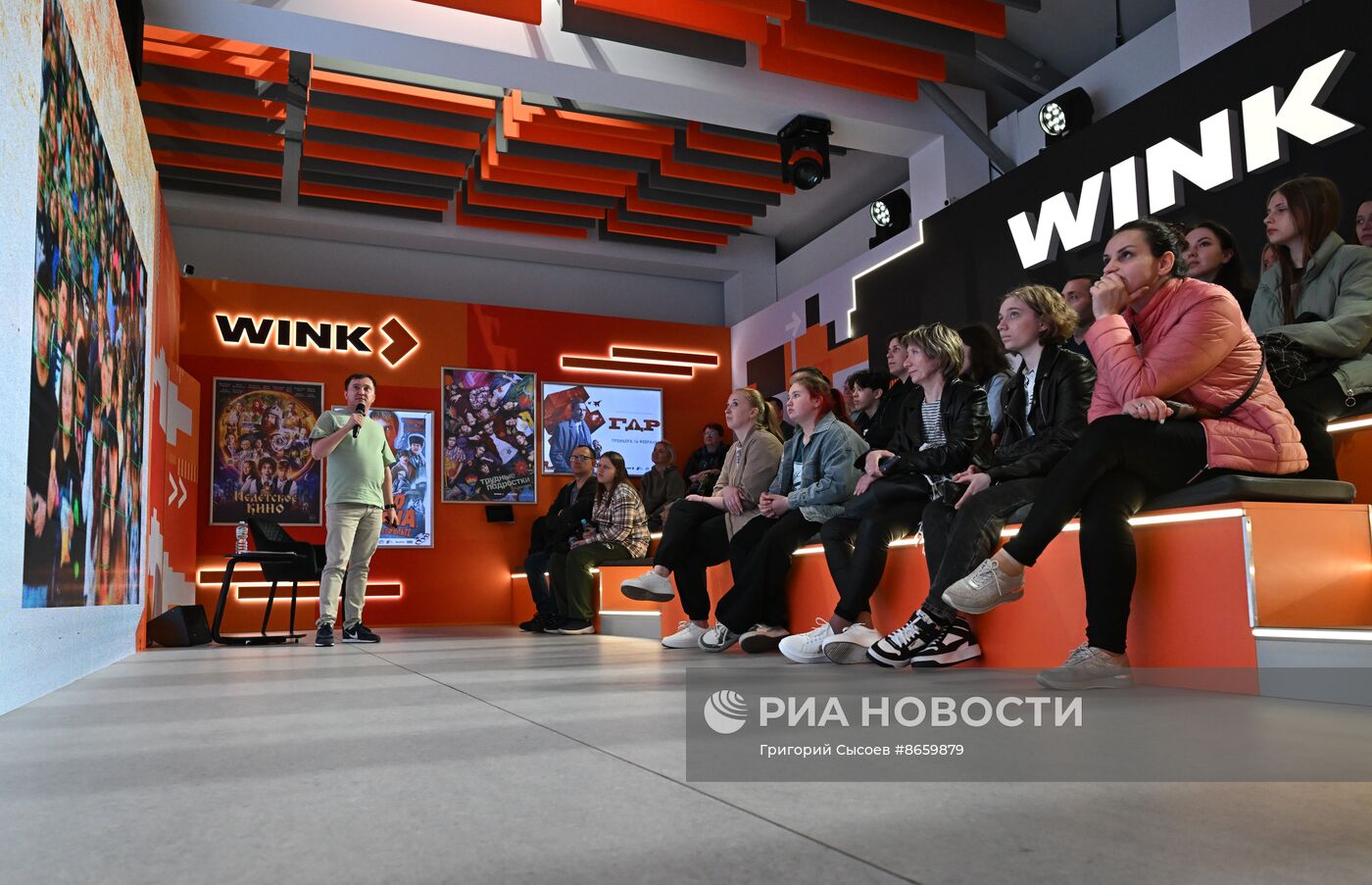 Выставка "Россия". Мастер-класс "Искусственный интеллект: помощь или угроза современного мира? Нейросети в медиа"