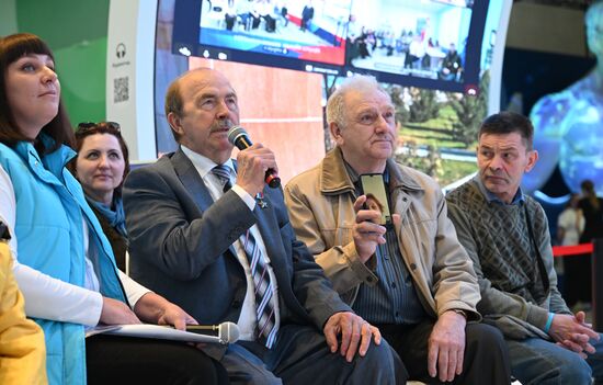 Выставка "Россия". День космонавтики