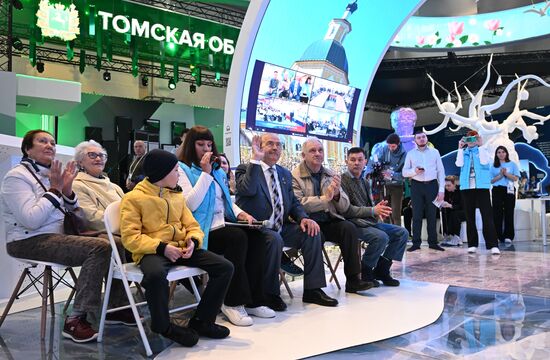 Выставка "Россия". День космонавтики