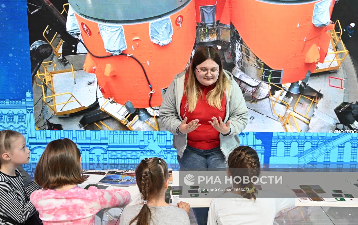 Выставка "Россия". День космонавтики