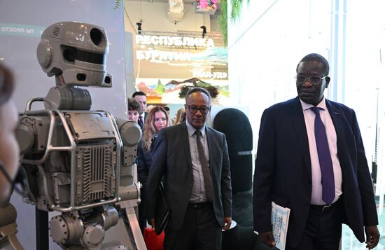 Выставка "Россия". Экскурсия послов стран БРИКС