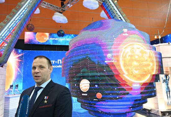 Выставка "Россия". День космонавтики