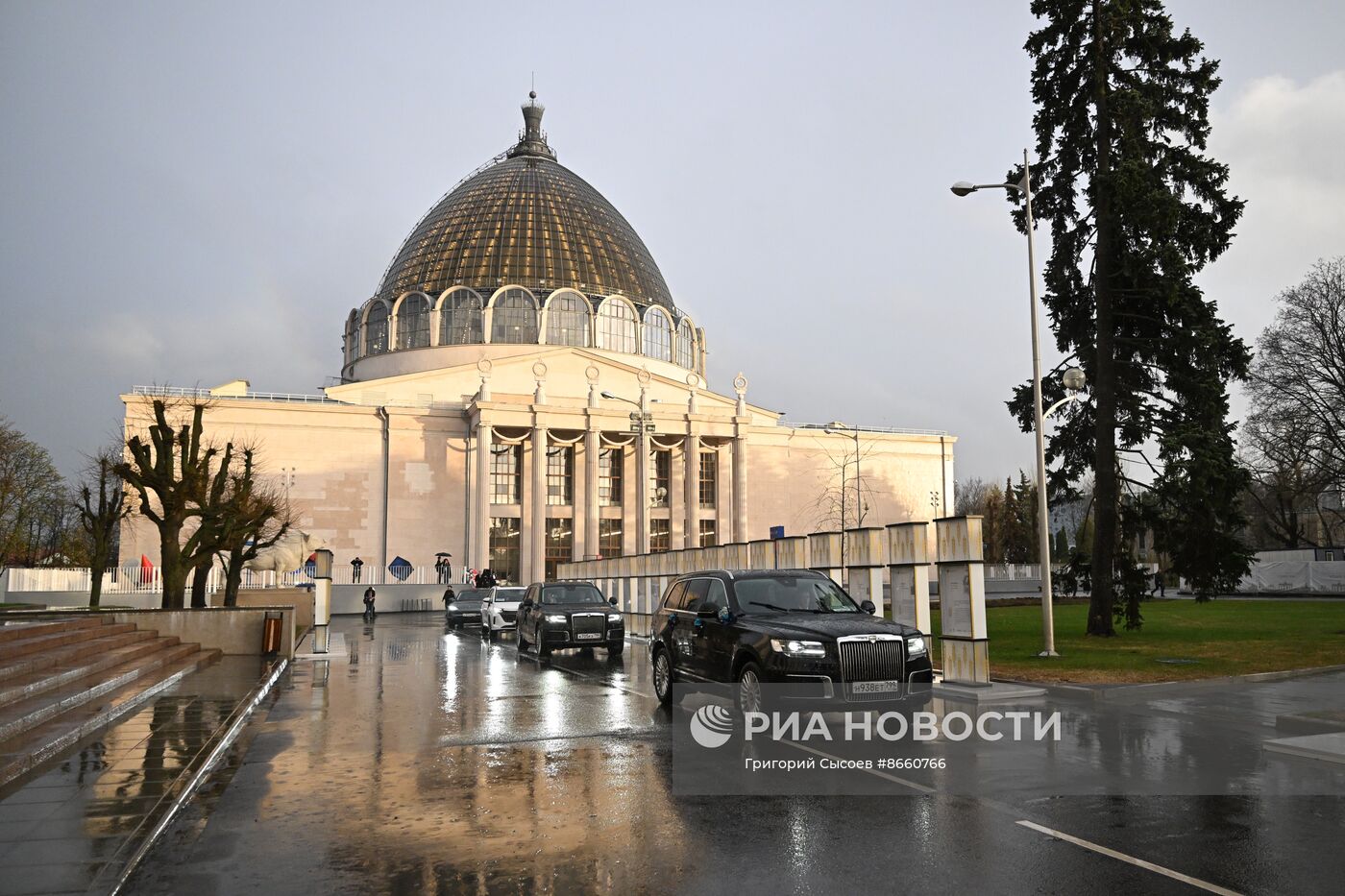 Выставка "Россия". День космонавтики