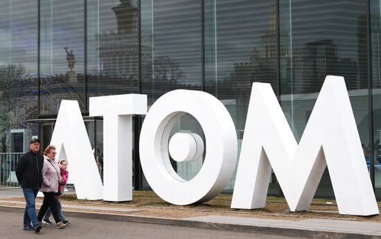 Работа выставки "Россия"