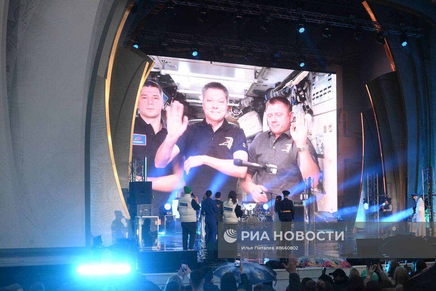 Выставка "Россия". День космонавтики