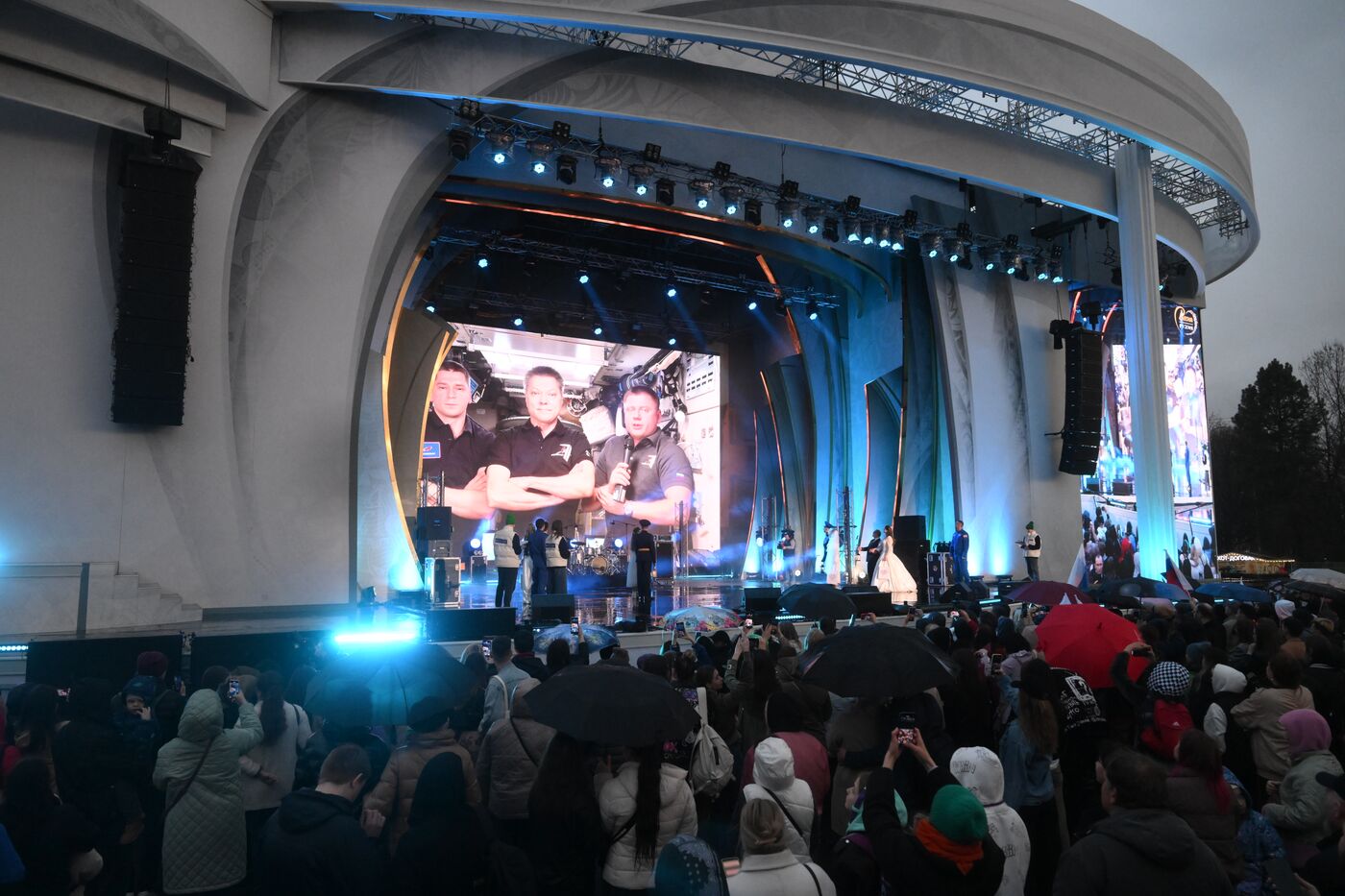 Выставка "Россия". День космонавтики