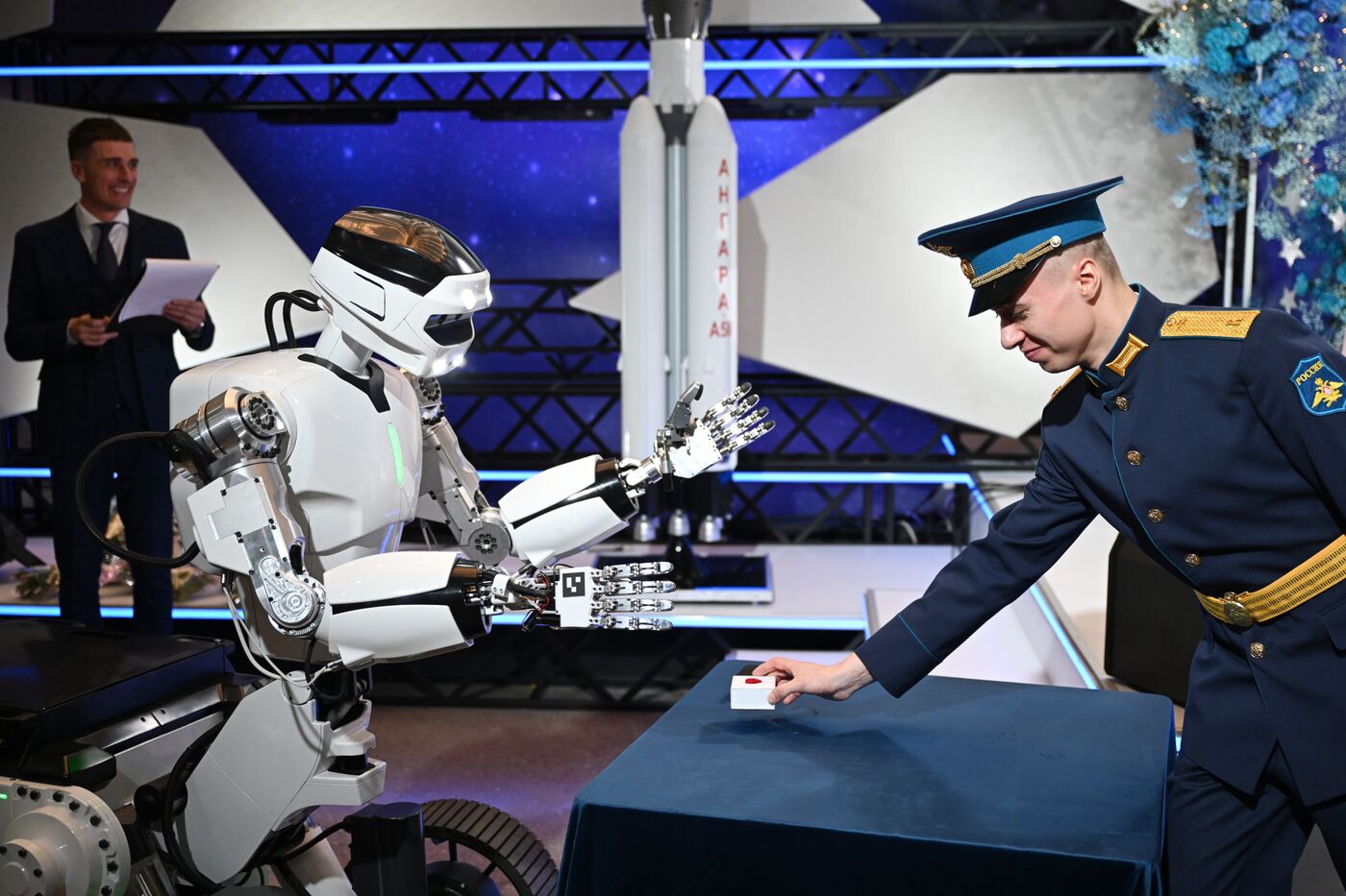 Выставка "Россия". День космонавтики