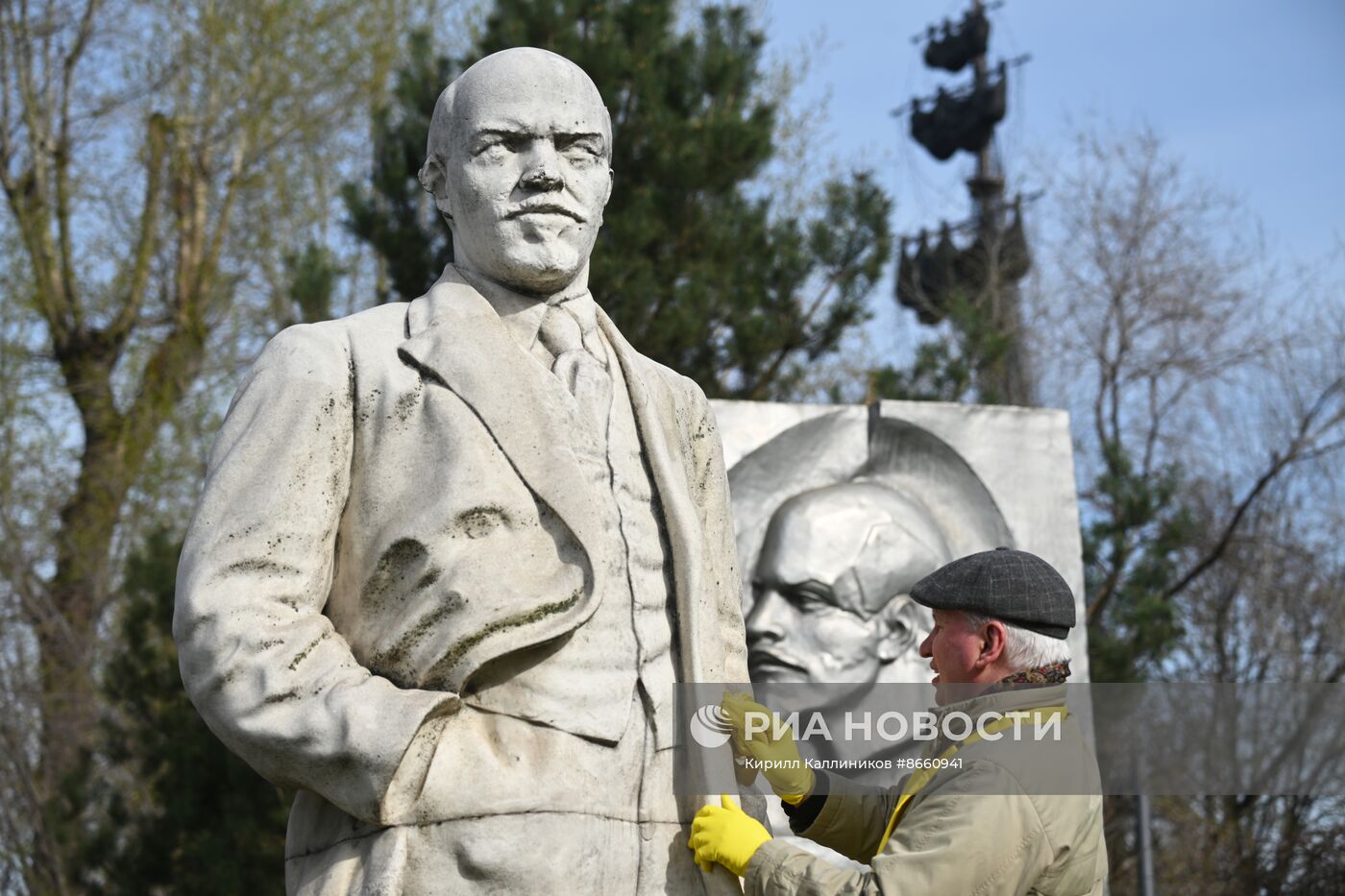 Городской субботник в парке искусств "Музеон"