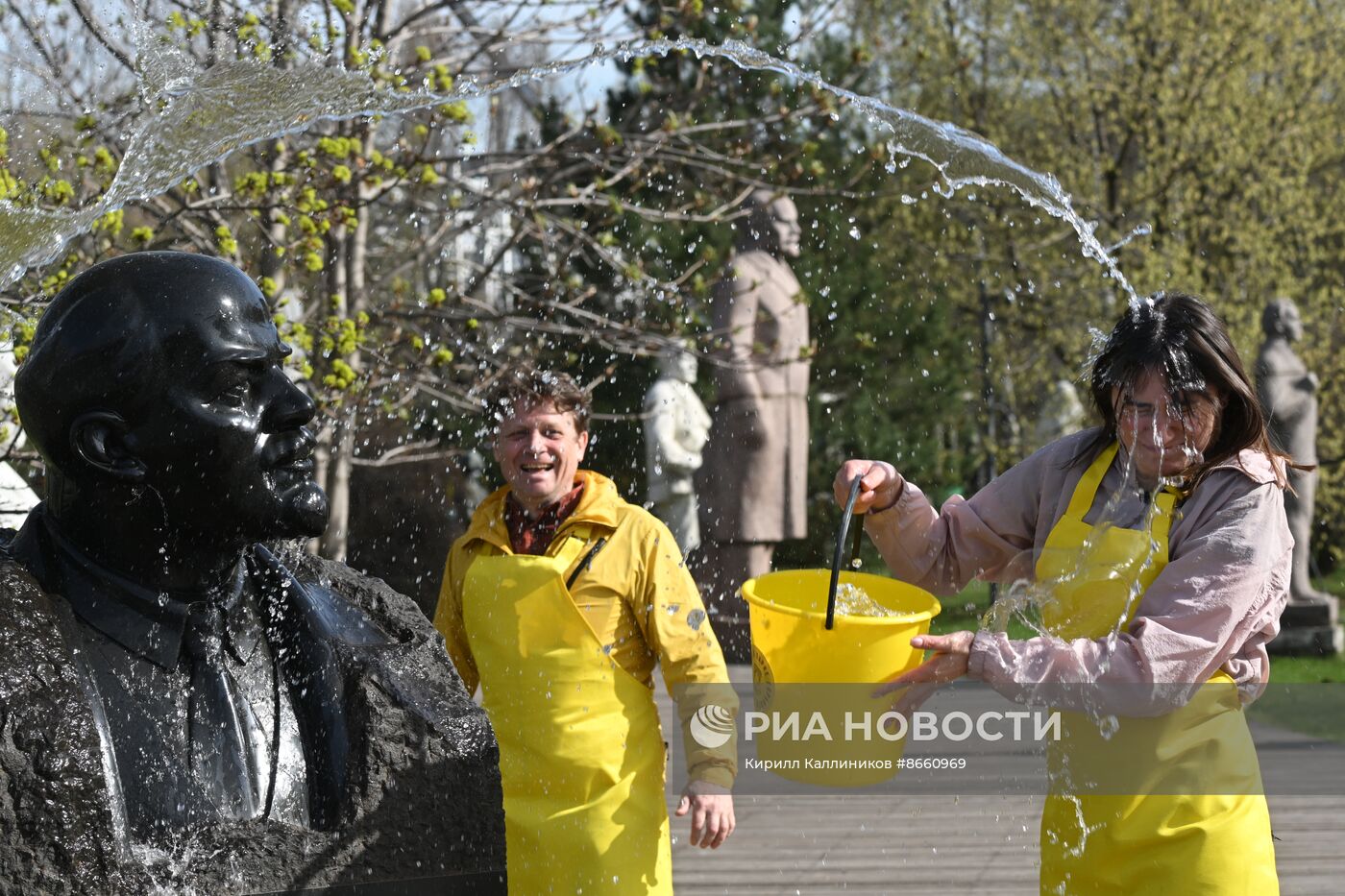 Городской субботник в парке искусств "Музеон"