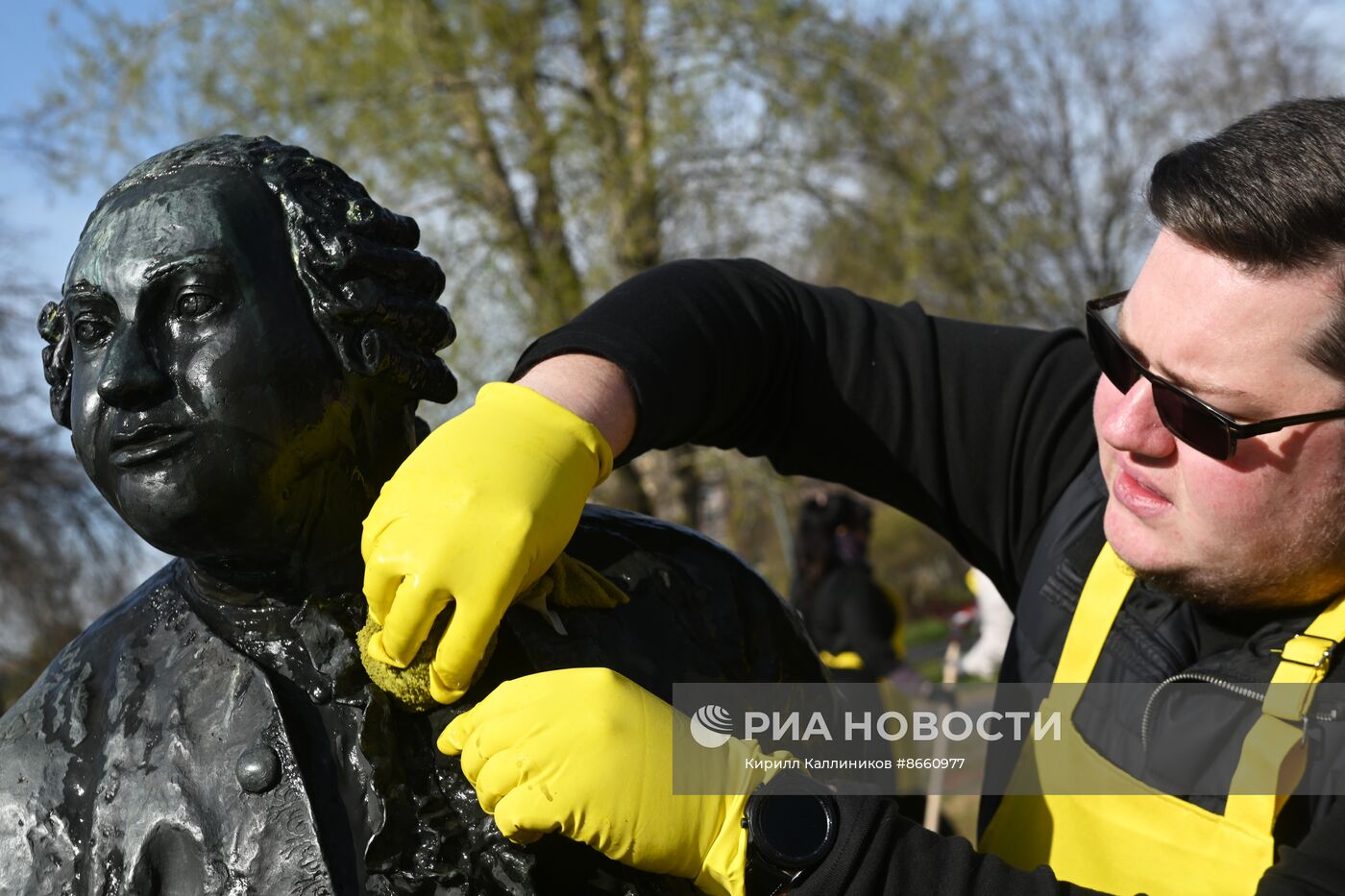 Городской субботник в парке искусств "Музеон"