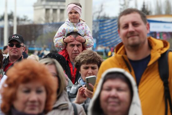 Выставка "Россия". Концерт "Весна идет - весне дорогу!" ансамбля "Казаки.ру"