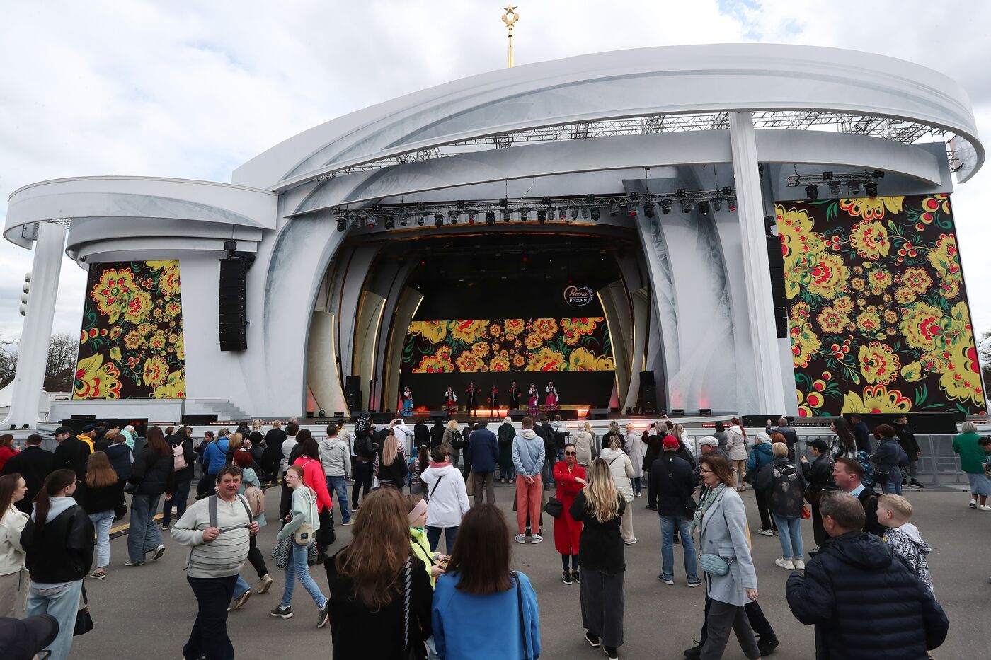 Выставка "Россия". Концерт "Весна идет - весне дорогу!" ансамбля "Казаки.ру"