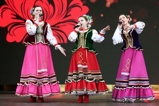 Выставка "Россия". Концерт "Весна идет - весне дорогу!" ансамбля "Казаки.ру"