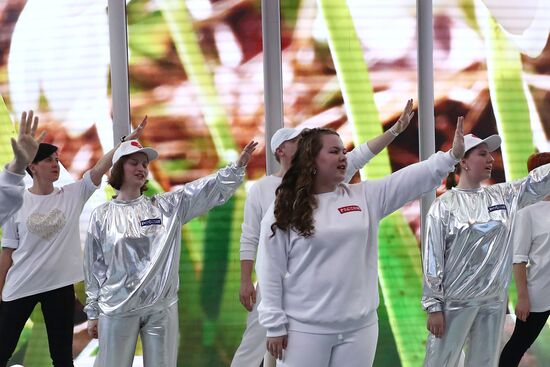 Выставка "Россия". Танцевальный флешмоб "Прекрасное далеко"