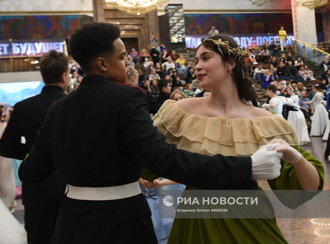 Большой весенний кадетский бал в Музее Победы