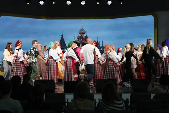 Выставка "Россия". Свадебная церемония в традициях Республики Карелия