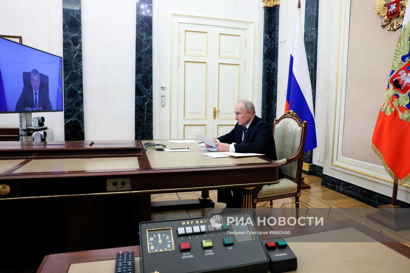 Президент Владимир Путин провел встречу c губернатором Астраханской области Игорем Бабушкиным
