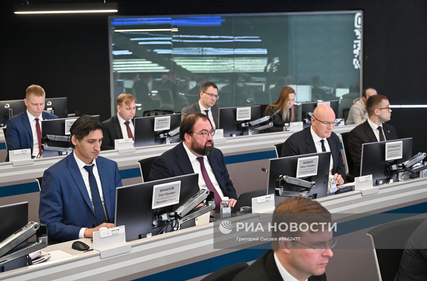 Вице-премьер Д. Чернышенко провел совещание с федеральными и региональными руководителями цифровой трансформации (ФРЦТ и РЦТ)
