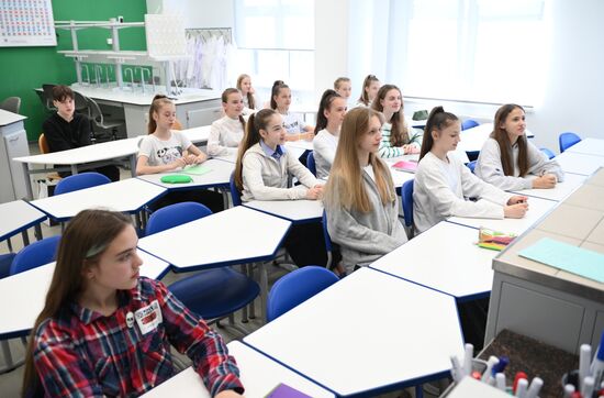 Федеральная территория "Сириус" приняла детей из Белгородской области