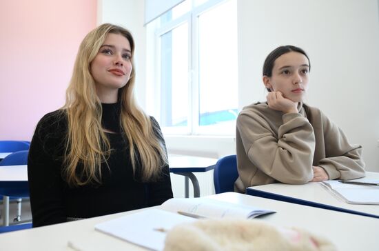 Федеральная территория "Сириус" приняла детей из Белгородской области